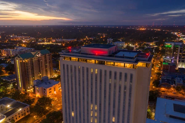 Florida State Capitol budynek strzał z dronem w nocy — Zdjęcie stockowe