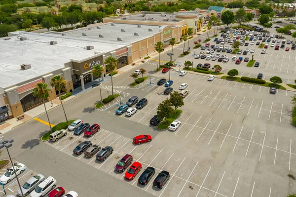 Foto aerea Waterford Lakes Town Center shopping plaza — Foto Stock