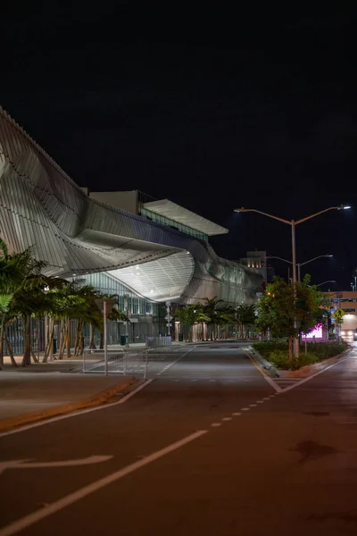 Night photo Miami Beach Convention Center — Stock Photo, Image