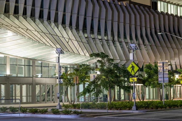 Fotografia noturna Miami Beach Convention Center — Fotografia de Stock