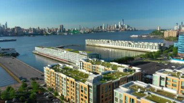 Hudson Nehri üzerinde Nyc New York Hava drone video New Jersey iskeleleri görünümü