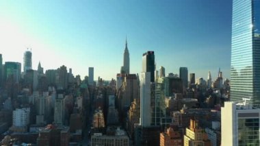 Havadan yaklaşım Newyorker ve Empire State Binası