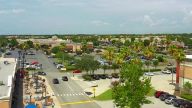 Havadan video Waterford Lakes Town Center alışveriş gezinti