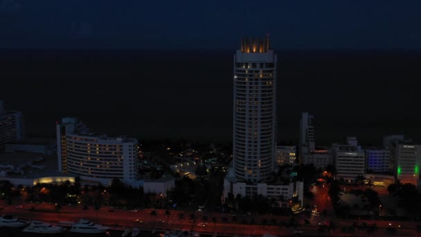 Noite Vídeo Aéreo Fontainebleau Hotel Miami — Vídeo de Stock