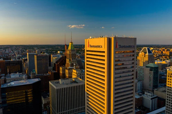 Transamerica Tower Downtown Baltimore MD ao pôr-do-sol — Fotografia de Stock