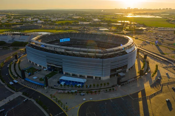 Metlife Stadyumu üzerinde gün doğumu