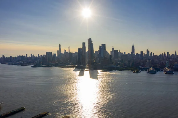 Paisaje urbano de Nueva York con amanecer matutino — Foto de Stock