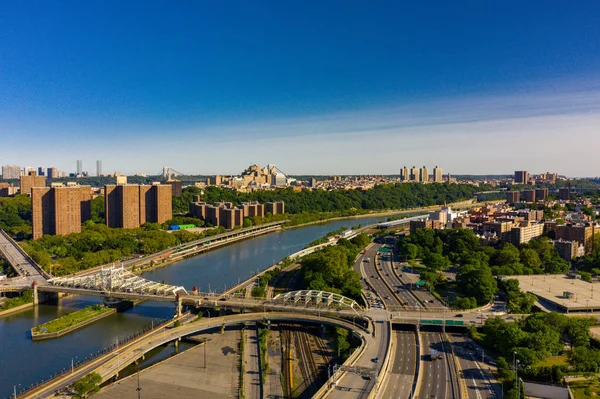 Río Harlem entre Manhattan y El Bronx — Foto de Stock