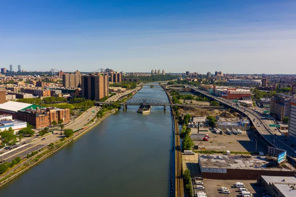 Ilmakuva Harlem-joen yläpuolella — kuvapankkivalokuva