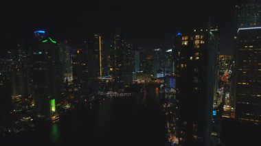 Havadan miami nehri gece 4k atış çekin
