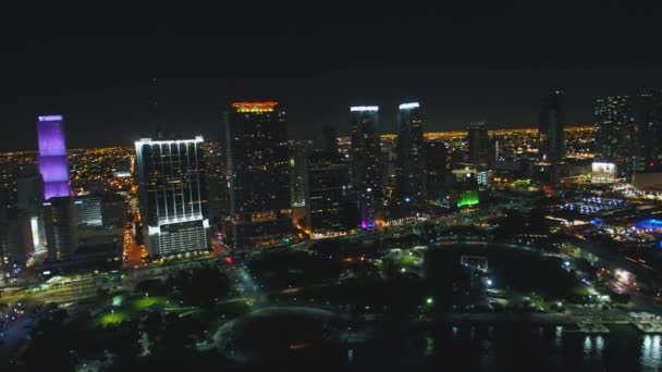 Bayfront Park Miami Nachtelijke Antenne Video — Stockvideo