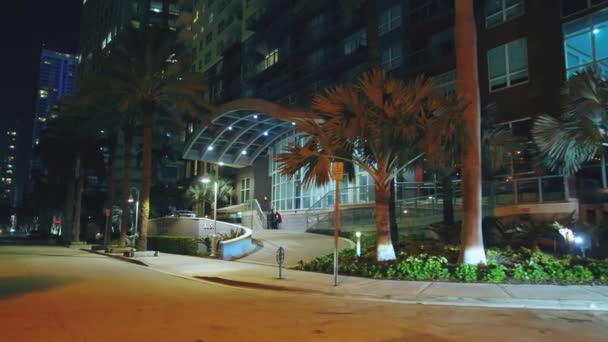 Nocny Niski Kąt Znak Brickell — Wideo stockowe
