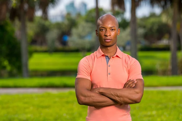 Portrait of a handsome young businessman posing outdoors in a pi — Stock Photo, Image