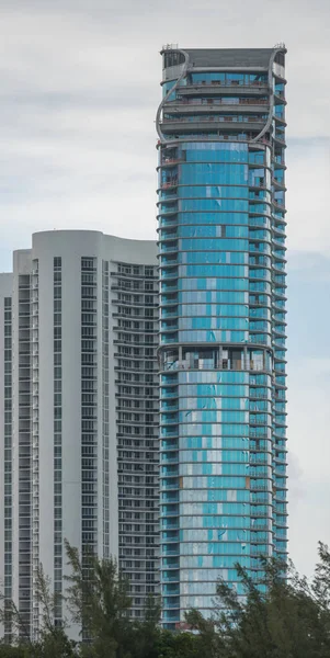 Vertical shot of Ritz Carlton Residences under construction — Stock Photo, Image