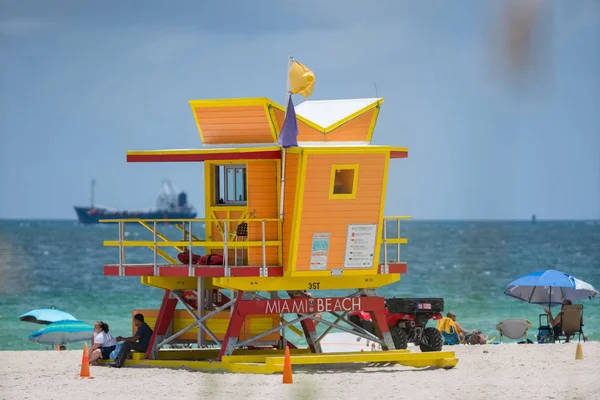 Tour de sauveteur orange sur Miami Beach — Photo