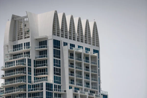 Horní část věže Miami Beach Portofino — Stock fotografie