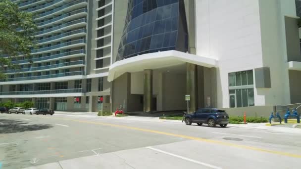 Entrada Frontal Panorama Tower Brickell Motion Footage — Vídeos de Stock