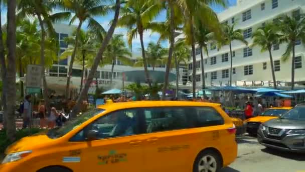 忙碌的星期六在克利夫兰酒店和酒吧迈阿密海滩4K60P — 图库视频影像