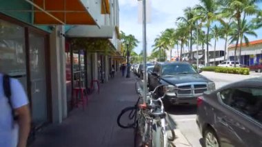 Miami Beach kaldırım 4k 60p aşağı yürüyen yaya pov