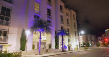 Gece hareketli görüntüleri Miami Beach Purdy Avenue