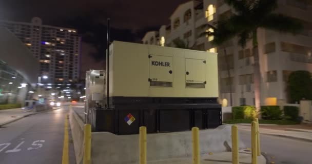 科勒工业备用发电机 使用云台稳定摄像机拍摄的运动视频 — 图库视频影像