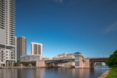Hallandale Beach Fl ile intracoastal su yolu üzerinde köprü çizmek 