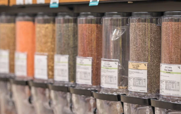 Chia Seeds disponibile in un supermercato per autodispensarsi — Foto Stock