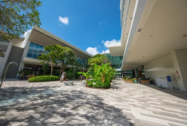 Aventura Mall outdoor scene east side of entrance — Stock Photo, Image