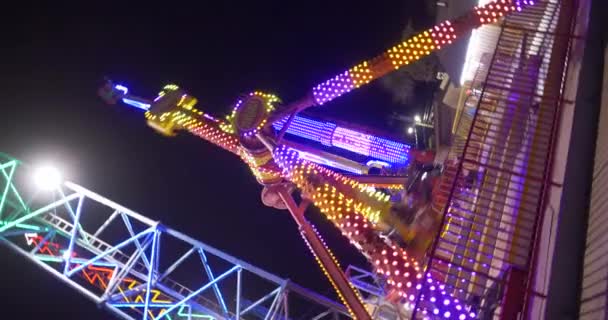 360 Câmera Rolo Girar Passeio Carnaval Noite — Vídeo de Stock