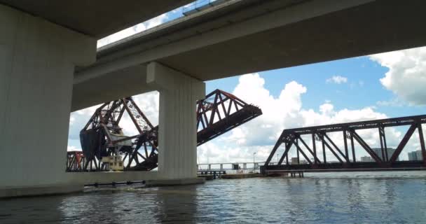 Ferrocarril Dibujar Puente Hacia Abajo — Vídeo de stock