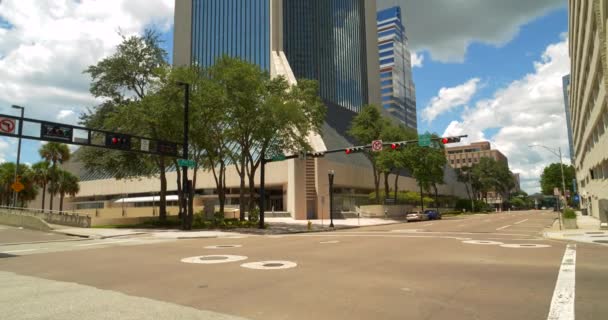 地面角度向上倾斜揭示富国银行大楼市中心杰克逊维尔Fl — 图库视频影像
