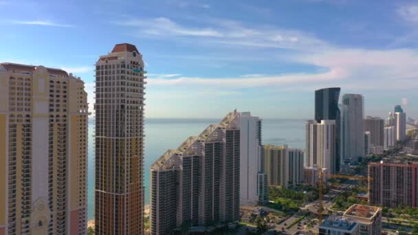 Descida Aérea Luxo Highrise Construção Sunny Isles Beach — Vídeo de Stock