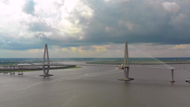 Establecimiento Aéreo Vídeo Del Puente Arthur Ravenel Carolina Del Sur — Vídeos de Stock