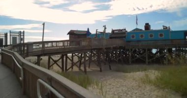 Pier 14 Myrtle Plajı'na varış