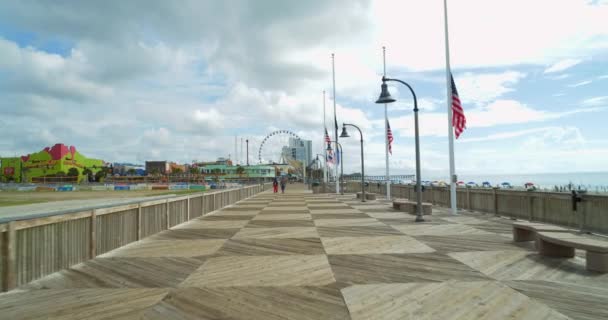 Fietsen Houten Promenade Myrtle Beach — Stockvideo