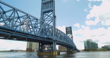 John Alsop Köprüsü Downtown Jacksonville Fl altında Hareket görüntüleri