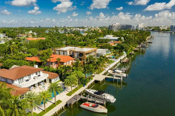 Foto aérea de las mansiones de Miami Beach — Foto de Stock