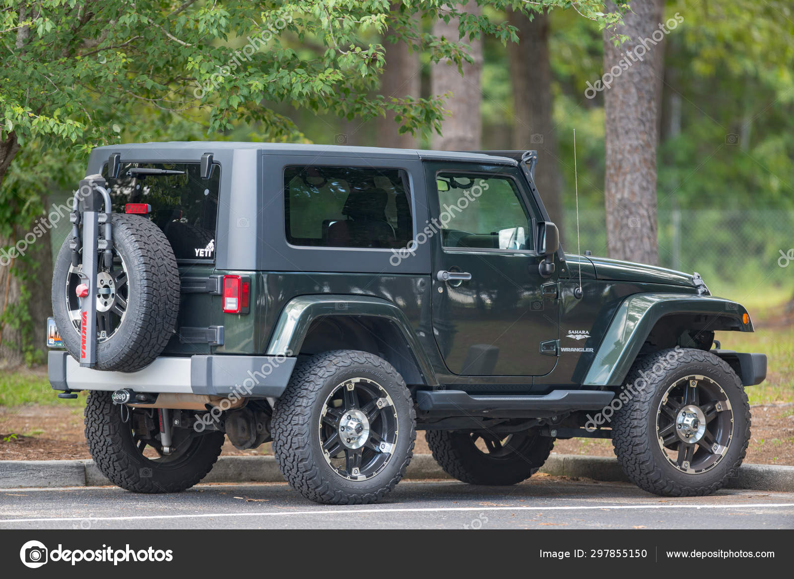 Photo of a Jeep Sahara Wrangler 2 door in green lifted with over – Stock  Editorial Photo © felixtm #297855150