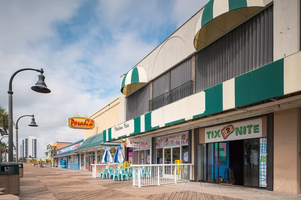 Tiendas turísticas en Myrtle Beach boardwalk SC USA — Foto de Stock