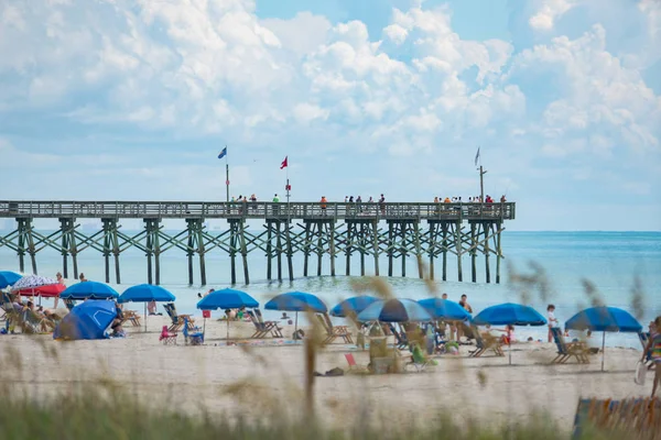 Tourists fishing on the Myrtle Beach pier — Stock Photo, Image