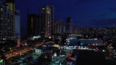 Işıklar 4k ile Twilight aerials Cityscape