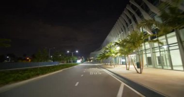 Miami Beach Kongre Merkezi Drive gece görüntüleri 4k