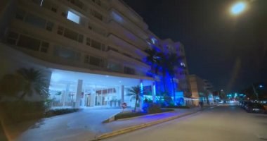 Miami Beach gece sokak sahnesi yaklaşık 2019
