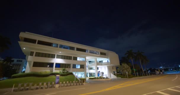 Éjszakai Mozgásfelvételek Miami Beach City Hall — Stock videók