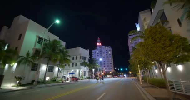 Acercamiento Nocturno Ritz Plaza Hotel Miami Beach Collins Avenue — Vídeos de Stock