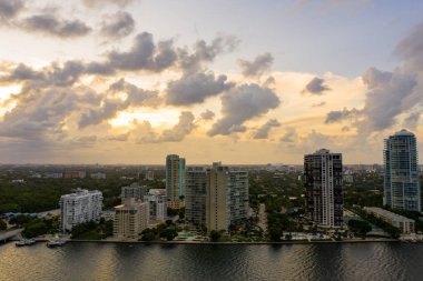 Bayfront condominiums ile Brickell Miami Fl üzerinde Gün batımı