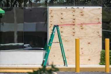 Dorian Güney Florida Kasırgası için hazırlanıyor Işletmeler