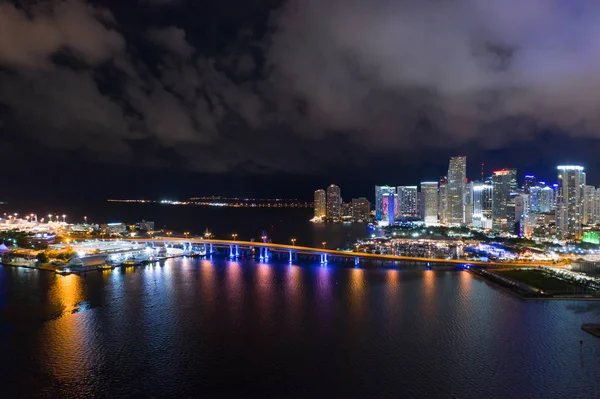 Natt Antenn Broar Till Downtown Miami Från Hamn Hamnen — Stockfoto