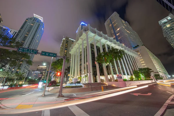 Noční Obraz Kolonády Plaza Centre Brickell Miami — Stock fotografie