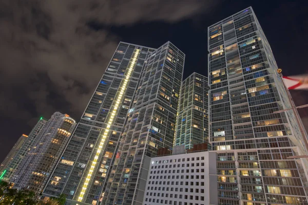 Vysoké Věže Centru Miami Brickell Dlouhá Expozice Oblaka Rozmazání Pohybu — Stock fotografie